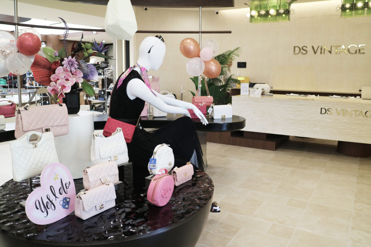 DS Vintage client service and showroom