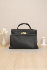 Hermès Kelly 35 handbag in black Togo leather with gold hardware