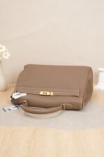 Hermès Kelly 35 Etoupe Togo Leather with Gold Hardware (T Stamp) - Image 4