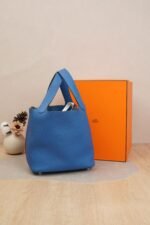 Hermès Picotin Lock 18 Bleu Grece Togo Leather with Gold Hardware (Y Stamp) - Image 5