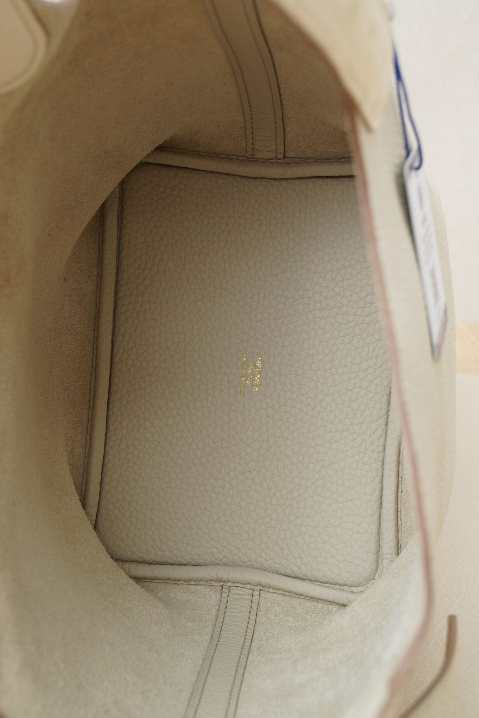 Hermès Picotin Lock 18 handbag in Nata Clemence leather with gold hardware and ostrich leather handle