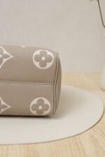 Louis Vuitton Speedy Bandoulière 20 Taupe Monogram Empreinte Leather (RFID Chip Version) - Image 5